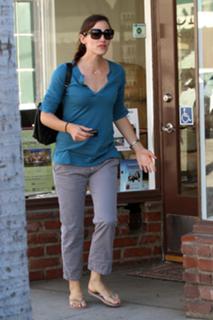 Jennifer Garner feet photo thumbnail