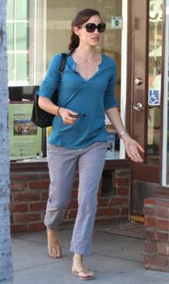 Jennifer Garner feet photo thumbnail