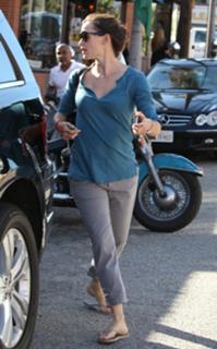 Jennifer Garner feet photo thumbnail