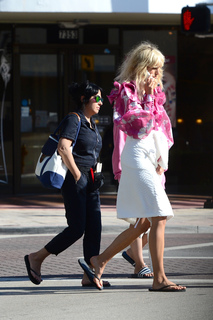 Karolina Kurkova feet photo thumbnail