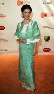 Alyssa Milano feet photo thumbnail