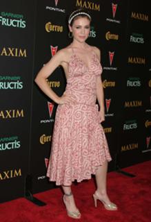 Alyssa Milano feet photo thumbnail