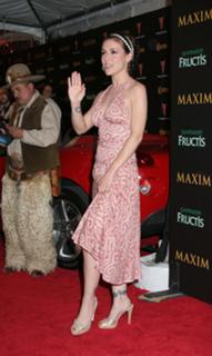 Alyssa Milano feet photo thumbnail