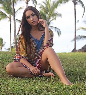 Carla Diaz feet photo thumbnail
