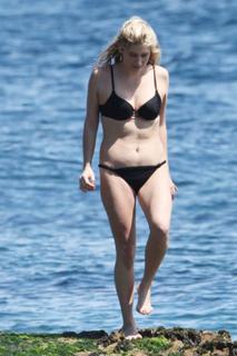 Kesha feet photo thumbnail