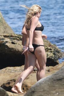 Kesha feet photo thumbnail