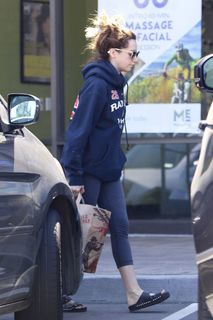 Ashley Tisdale feet photo thumbnail