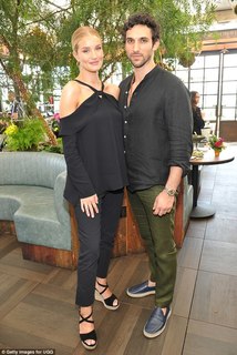 Rosie Huntington-Whiteley feet photo thumbnail