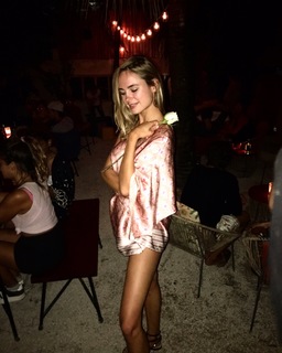Kimberley Garner feet photo thumbnail