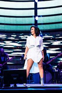 Demi Lovato feet photo thumbnail