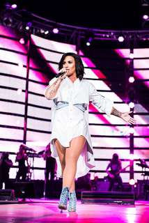Demi Lovato feet photo thumbnail
