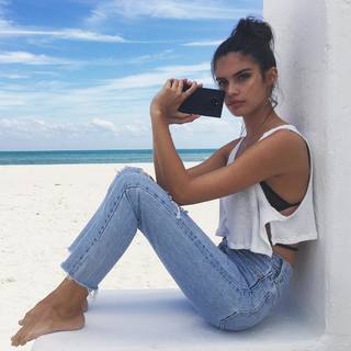 Sara Sampaio feet photo thumbnail