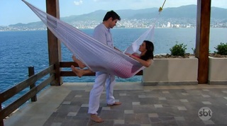 Maite Perroni feet photo thumbnail