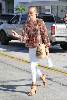 Cat Deeley feet photo thumbnail