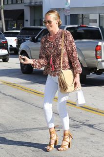 Cat Deeley feet photo thumbnail