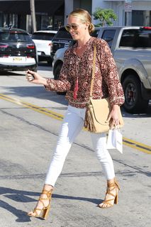 Cat Deeley feet photo thumbnail
