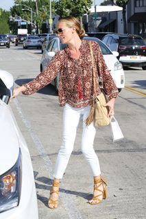 Cat Deeley feet photo thumbnail