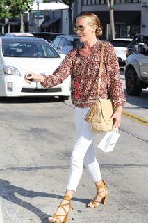 Cat Deeley feet photo thumbnail
