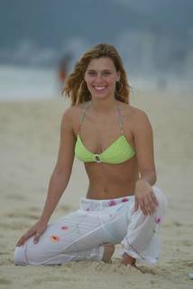 Carolina Dieckmann feet photo thumbnail