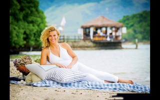 Carolina Dieckmann feet photo thumbnail