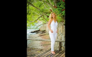 Carolina Dieckmann feet photo thumbnail