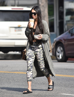 Vanessa Hudgens feet photo thumbnail