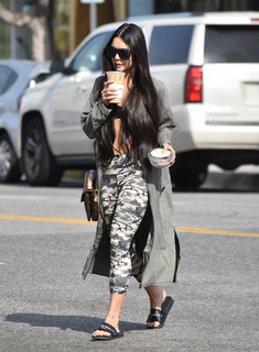 Vanessa Hudgens feet photo thumbnail
