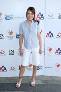 Alyssa Milano feet photo thumbnail