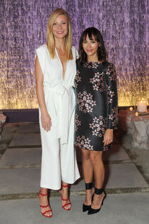 Gwyneth Paltrow feet photo thumbnail