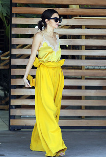 Kendall Jenner feet photo thumbnail