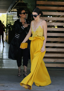 Kendall Jenner feet photo thumbnail