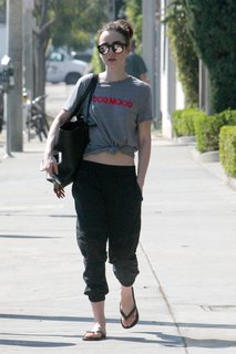 Lily Collins feet photo thumbnail