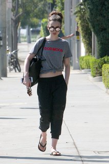 Lily Collins feet photo thumbnail