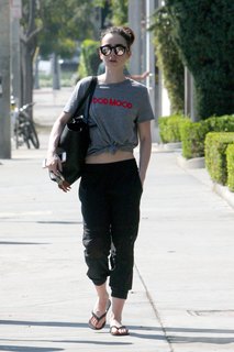 Lily Collins feet photo thumbnail