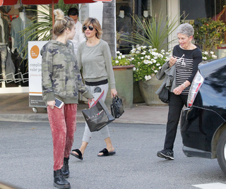 Lisa Rinna feet photo thumbnail