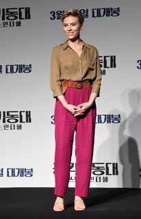 Scarlett Johansson feet photo thumbnail