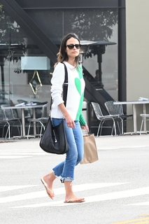 Jordana Brewster feet photo thumbnail