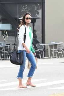 Jordana Brewster feet photo thumbnail