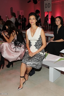 Morena Baccarin feet photo thumbnail