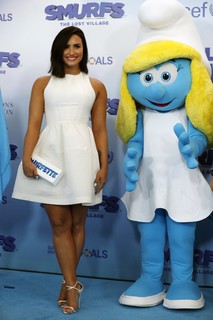 Demi Lovato feet photo thumbnail