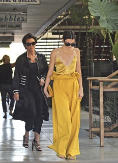 Kendall Jenner feet photo thumbnail