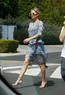 Kate Hudson feet photo thumbnail