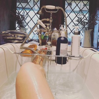 Kelly Brook feet photo thumbnail