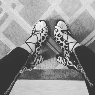 Cheryl feet photo thumbnail