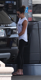 Lea Michele feet photo thumbnail