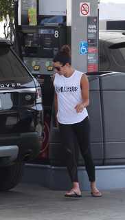 Lea Michele feet photo thumbnail