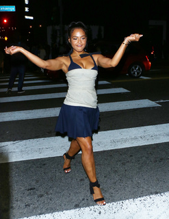 Christina Milian feet photo thumbnail