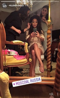 Nicole Scherzinger feet photo thumbnail