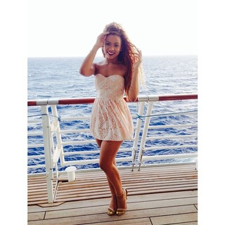 Jilly Anais feet photo thumbnail