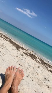 Kino MacGregor feet photo thumbnail